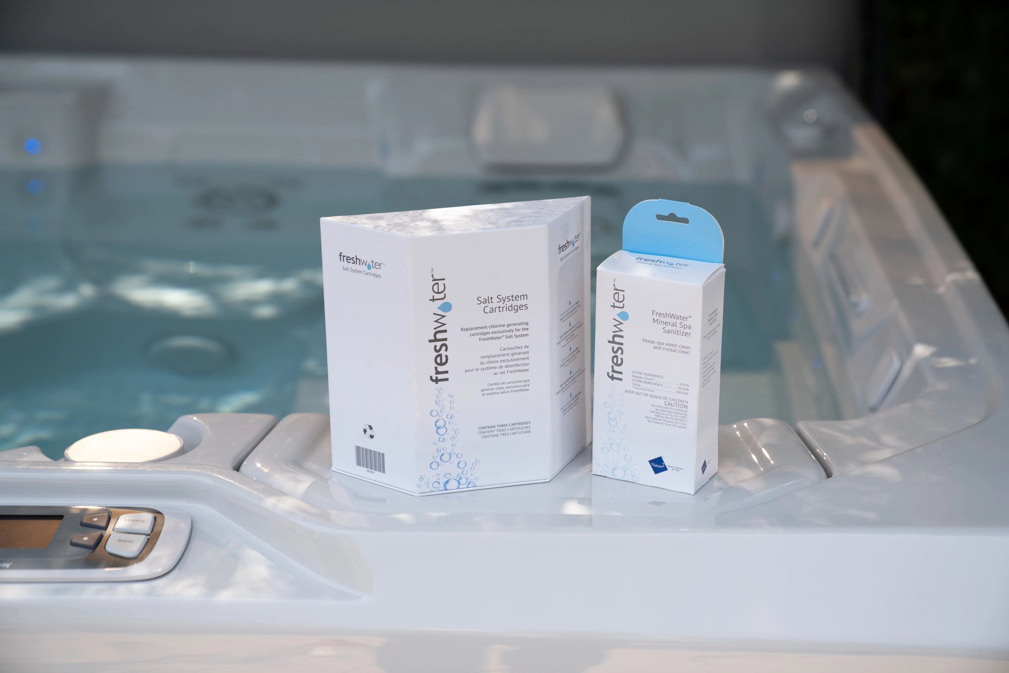 HotSpring_Limelight_2020_Flair_IceGray_CoastalGray_Lifestyle_WaterCare_10 HotSpring_Limelight_2020_Flair_IceGray_CoastalGray_Lifestyle_WaterCare_10